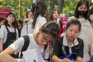 Trúng tuyển sớm vào đại học bằng học bạ: Những điều cần lưu ý