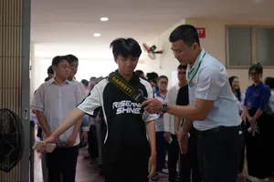 Lệ phí cao, thí sinh vẫn 'đổ xô' tham gia các kỳ thi đánh giá năng lực