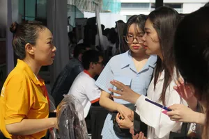 Doanh nghiệp đến trường đại học 'săn' ứng viên, mức lương lên đến 35 triệu đồng/tháng