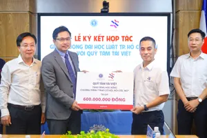 Thêm 600 triệu đồng tặng học bổng cho sinh viên khó khăn Trường ĐH Luật TP.HCM