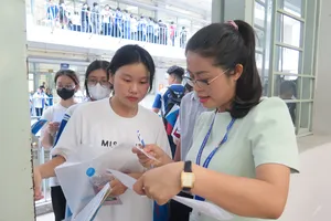 Thí sinh phản ứng vì đề mẫu đánh giá năng lực 2025 bị ‘quay xe’, ĐHQG TP.HCM nói gì?