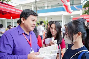 Trường đại học ở TP.HCM bỏ xét học bạ lớp 10 và 11, tất cả tổ hợp đều có môn Văn