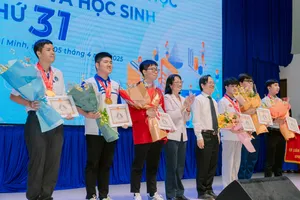 6 sinh viên có thành tích xuất sắc nhất Olympic Toán học toàn quốc 