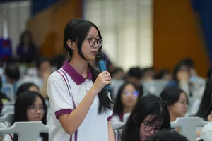 Hàng trăm học sinh ‘hóa thân’ sinh viên Trường ĐH Luật TP.HCM