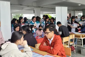 Thí sinh 'khóc ròng' khi 1 trường đại học lớn bất ngờ bỏ xét tuyển khối C00