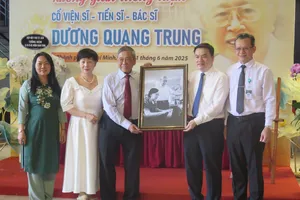 Khoảnh khắc xúc động tại Lễ tưởng niệm cố Viện sĩ Dương Quang Trung