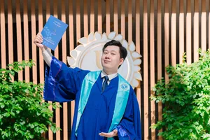 Hành trình bền bỉ từ 1 học sinh bình thường đến thủ khoa Trường ĐH Luật TP.HCM