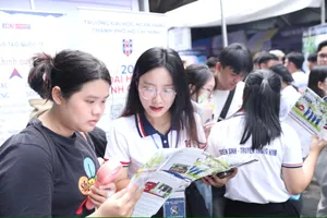 Trường ĐH Ngân hàng TP.HCM lên tiếng giải quyết cho những thí sinh 'từ đậu thành rớt'