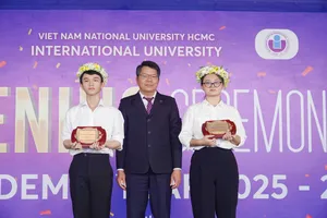 Hiệu trưởng ở TP.HCM cam kết cùng sinh viên dám vượt qua thử thách