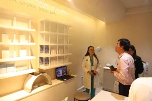 Sinh viên được 'gỡ rối' tâm lý, giảng viên nữ được chăm sóc da tại trường