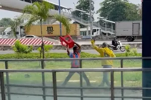 Công an làm việc với bảo vệ Metro số 1 cầm ghế đánh nhau với tài xế xe công nghệ