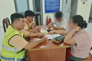CSGT lập biên bản tài xế chở dàn diễn viên đi ra mắt phim bằng xe cứu thương
