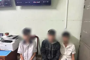 Nói 'đây là khu tao sống' nhưng bỏ chạy khi thấy nhóm khác đông hơn