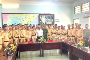 Chủ tịch Nguyễn Văn Được thăm, động viên lực lượng công an trước lễ 30-4