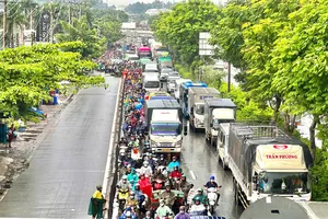 Giao thông tắc nghẽn nhiều giờ trên đường Đỗ Mười đoạn qua TP Thủ Đức