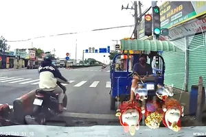 Xác minh vụ xe ba gác chạy ngược chiều, chặn đường xe ô tô ở huyện Củ Chi