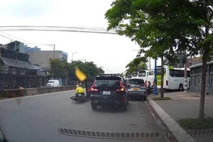 Mở cửa ô tô gây tai nạn còn bắt đền 3 triệu, tài xế bị phạt hơn 20 triệu đồng