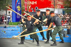 VIDEO: Toàn cảnh buổi biểu diễn võ thuật, nghiệp vụ Công an nhân dân tại TP.HCM