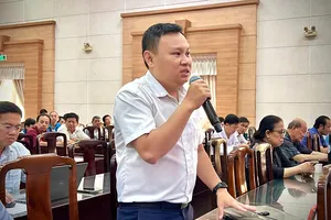 Cử tri quận Bình Tân phản ánh nhiều vỉa hè bị chiếm dụng làm nơi kinh doanh