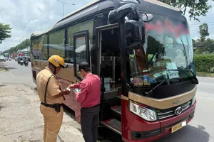 TP.HCM: Nhiều xe khách, xe tải bị phạt qua kiểm tra camera hành trình