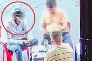 Bị lừa cầm 2 điện thoại iPhone 16 giả, người đàn ông mất 30 triệu đồng