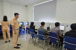 Sát hạch lái xe tại TP.HCM 'nhộn nhịp' đến nửa đêm