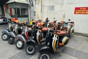 Xử phạt 10 trường hợp thuộc đoàn xe nối nhau vượt đèn đỏ ở trung tâm TP.HCM