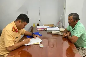 Chủ con bò đi lạc vào hầm sông Sài Gòn bị phạt 