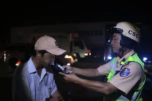Chiều uống bia, tối chạy xe thì gặp CSGT tuần tra
