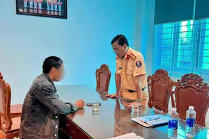 Phạt tài xế 20 triệu đồng do chở cống bê tông không chằng buộc 