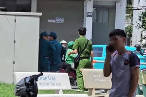 Điều tra vụ người đàn ông tử vong bất thường trên vỉa hè đường Cộng Hòa