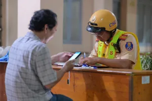 Vi phạm nồng độ cồn vượt mức kịch khung, lái xe không chịu ký biên bản vi phạm