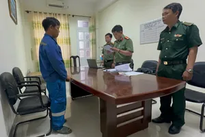 Bắt tạm giam chủ tàu đưa người xuất cảnh trái phép khai thác thủy sản