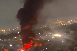 Cháy kho phế liệu trong khu dân cư ở Bình Hưng Hòa, người dân hoảng loạn