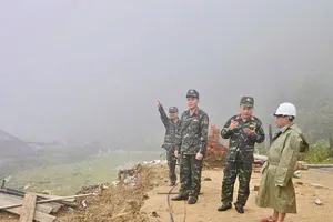 Quảng Ngãi: Vết nứt 400 m xuyên khu dân cư, sơ tán khẩn 170 người dân