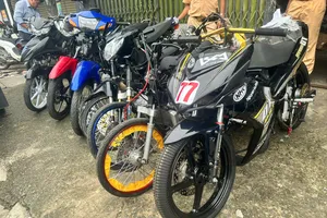 Cảnh sát đột kích 'lò độ', tạm giữ hàng chục mô tô nghi độ chế