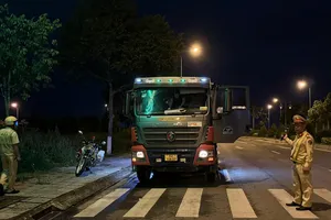 Cả trăm cảnh sát phá đường dây trộm cát trên sông Trà Khúc