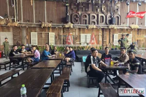 Công an dựng lại hiện trường vụ ẩu đả vì xin đá uống bia tại quán nhậu