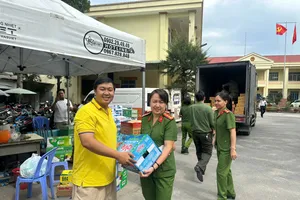 Công an phường Hiệp Bình gửi 14 tấn hàng cứu trợ về miền Trung