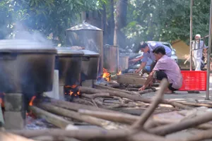 Thủ Đức đỏ lửa nghĩa tình hướng về miền Trung