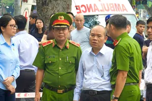  Lãnh đạo TP.HCM xuống hiện trường vụ cháy 4 người tử vong