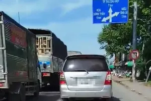 TP.HCM: Viện lý do chở người đi cấp cứu, tài xế ô tô bị phạt 5 triệu đồng vì đi sai làn