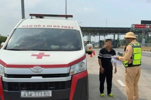 Cục CSGT xử lý 10 xe cứu thương vi phạm trên cao tốc phía Nam