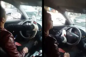 Sốc với thanh niên dùng chân lái ô tô giữ phố Hà Nội