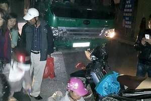 Tài xế bỏ trốn, để lại 3 cháu nhỏ trên cabin