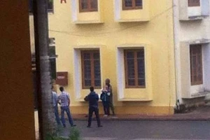 Giải cứu nữ sinh bị nam thanh niên khống chế, dọa tẩm xăng đốt