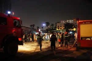 Cháy khu lán trại công nhân, nhiều người hoảng loạn