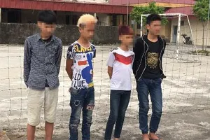 Triệu tập bốn trẻ vị thành niên liều lĩnh ra cao tốc ném đá 
