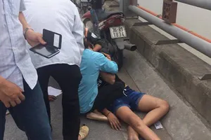 Cô gái ngất lịm khi nam thanh niên bất ngờ gieo mình xuống sông