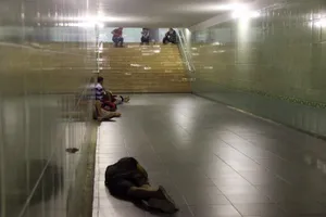 Chùm ảnh: 101 kiểu người Hà Nội trốn nắng nóng kỷ lục